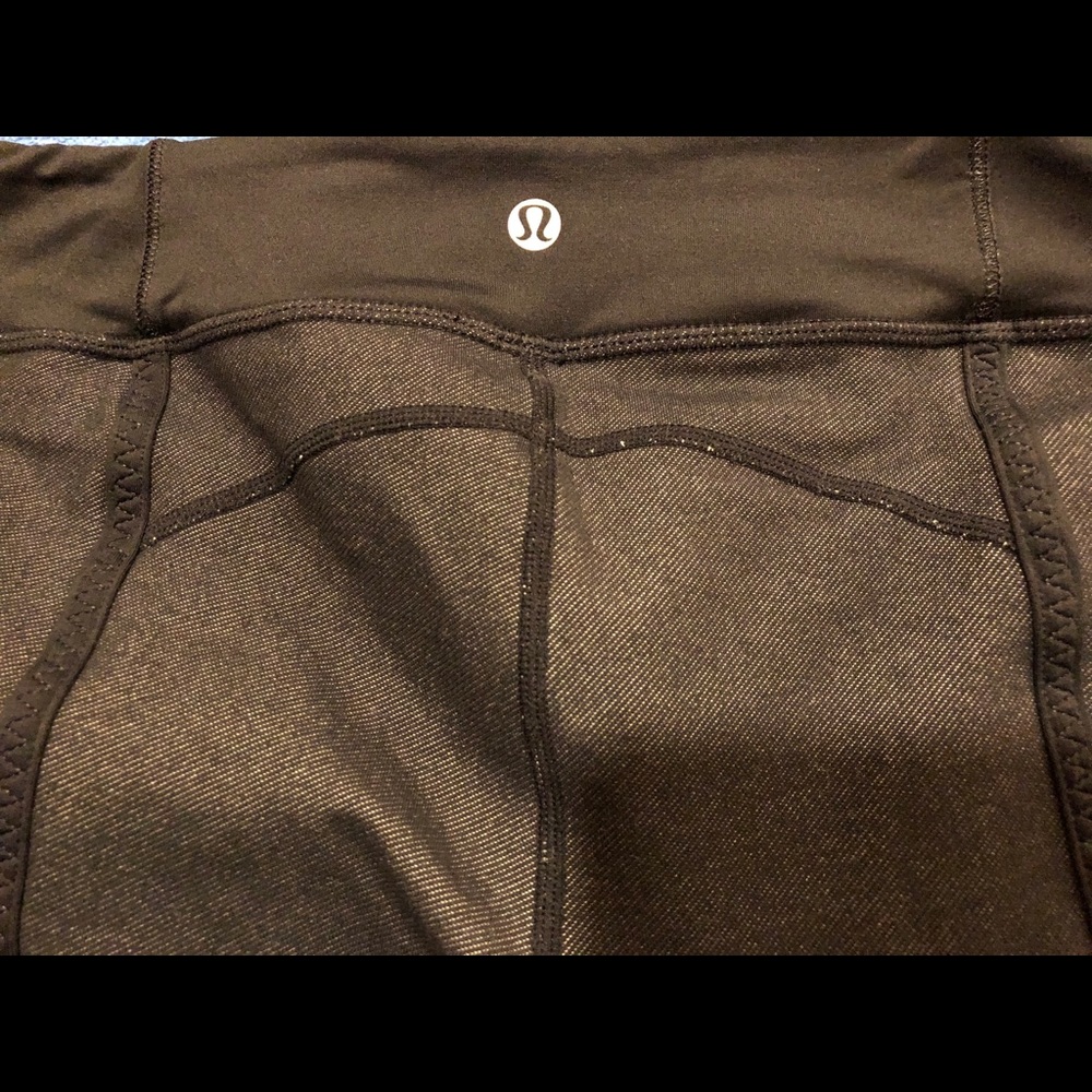 Lululemon Dignity Crop Blk Denim 10 LIKE NEW - Picture 8 of 9